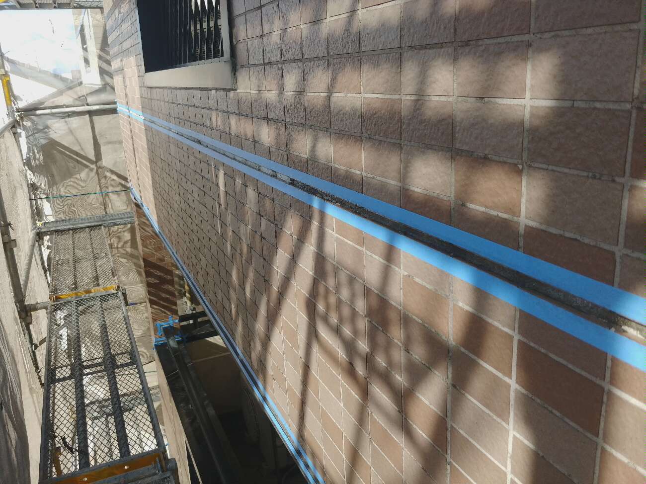 タイル目地のシーリング　養生