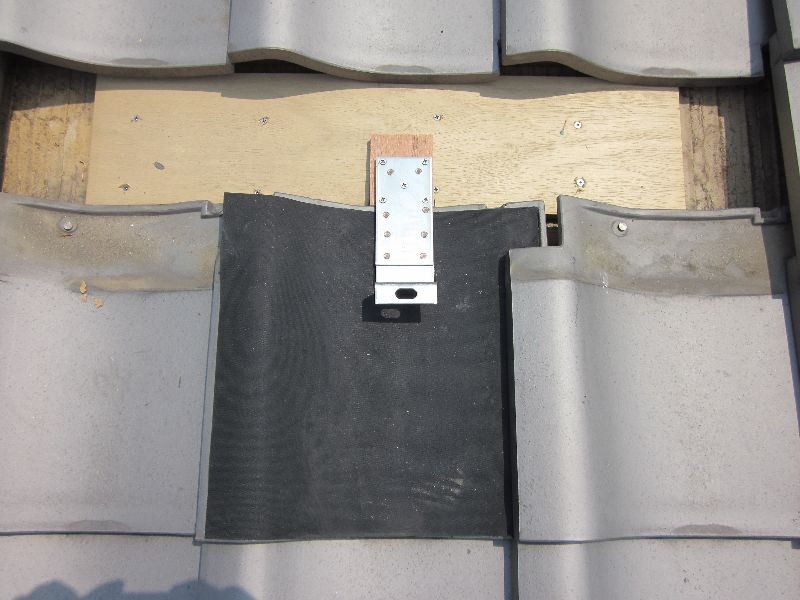 京セラ　太陽光発電　瓦金具　平-2型　KY-H02 5箱 豊田市で瓦屋根に太陽光パネル（京セラ・サムライ）設置をしました