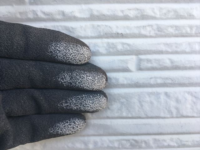 外壁塗装　チョーキングの発生