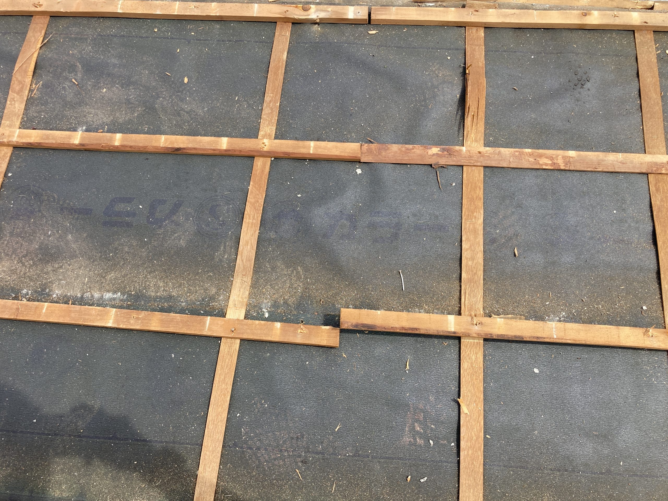 屋根解体作業　瓦桟の状態