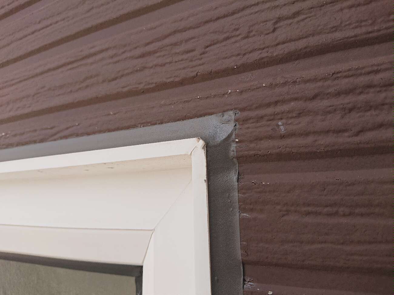 シーリング工事　充填後　サッシ廻り