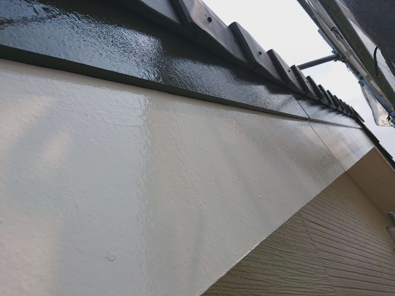 破風板塗装工事　施工後の状態