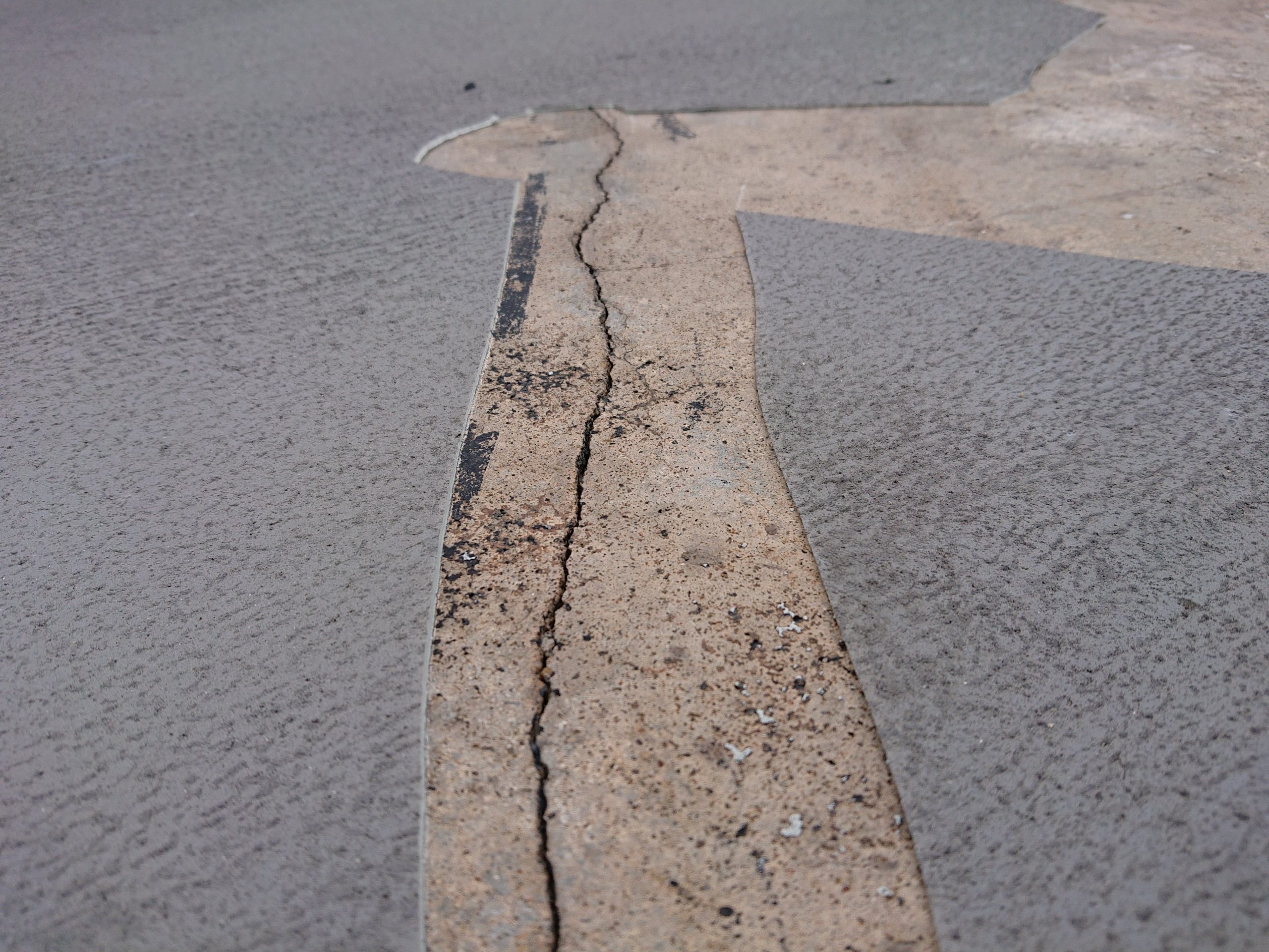 クラックの状態　陸屋根