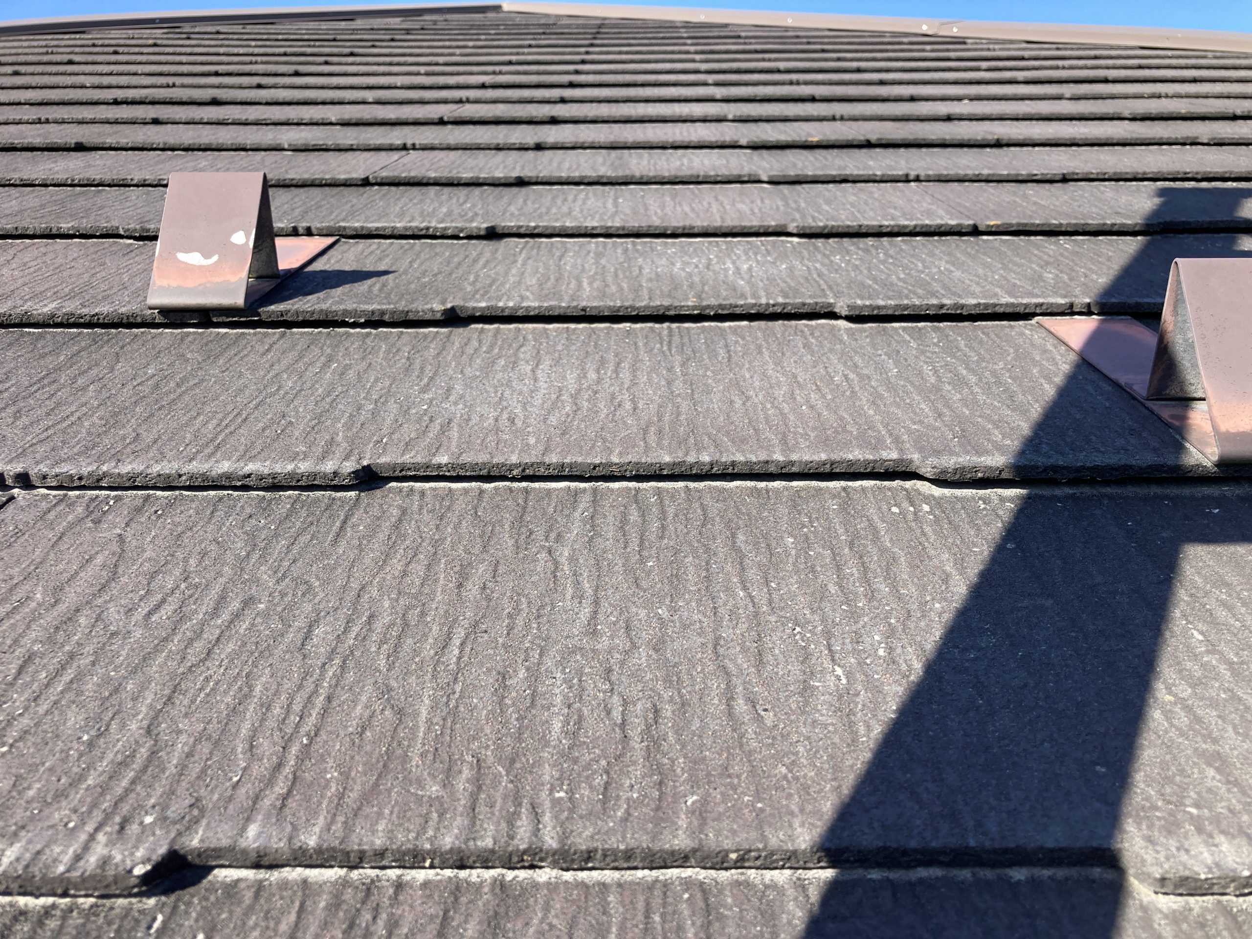 屋根材の浮き　反り