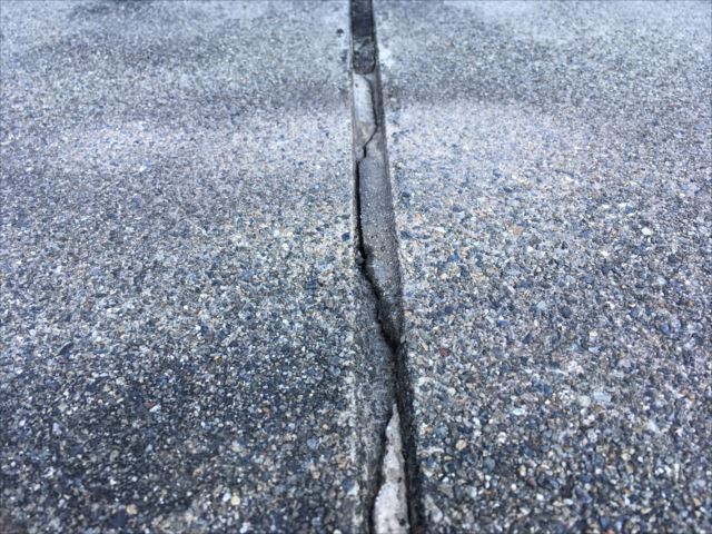 アスファルト防水　押えコンクリート