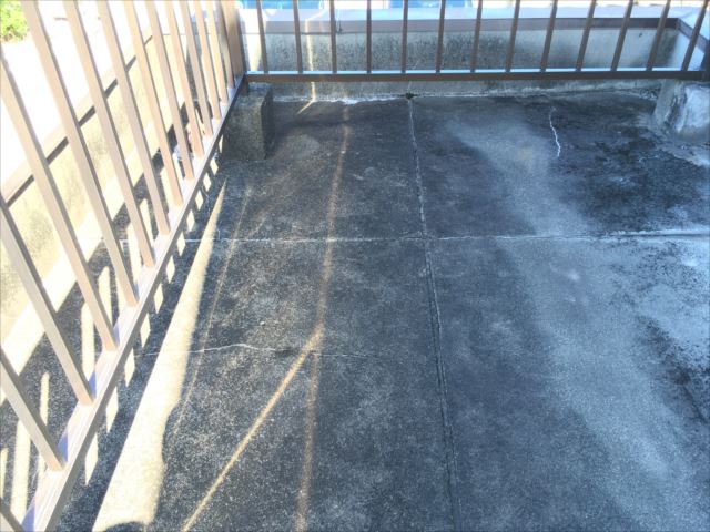 アスファルト防水　押えコンクリート