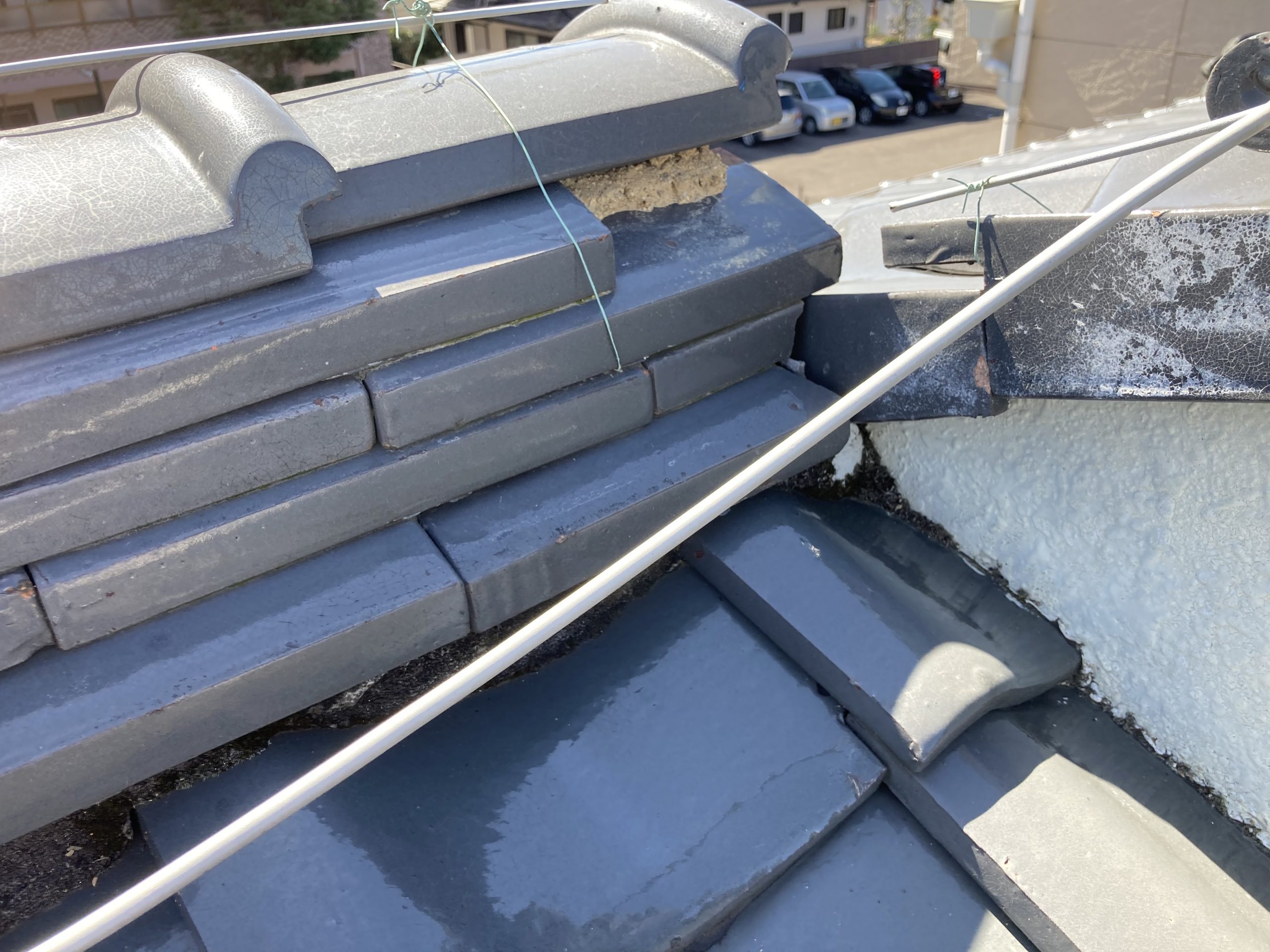 施工前の棟の状態歪みがあります