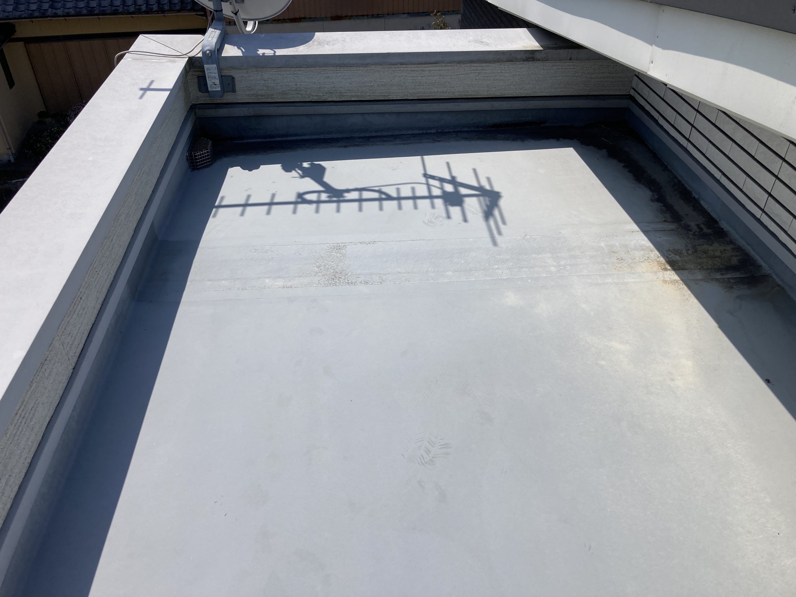 防水の劣化　点検中