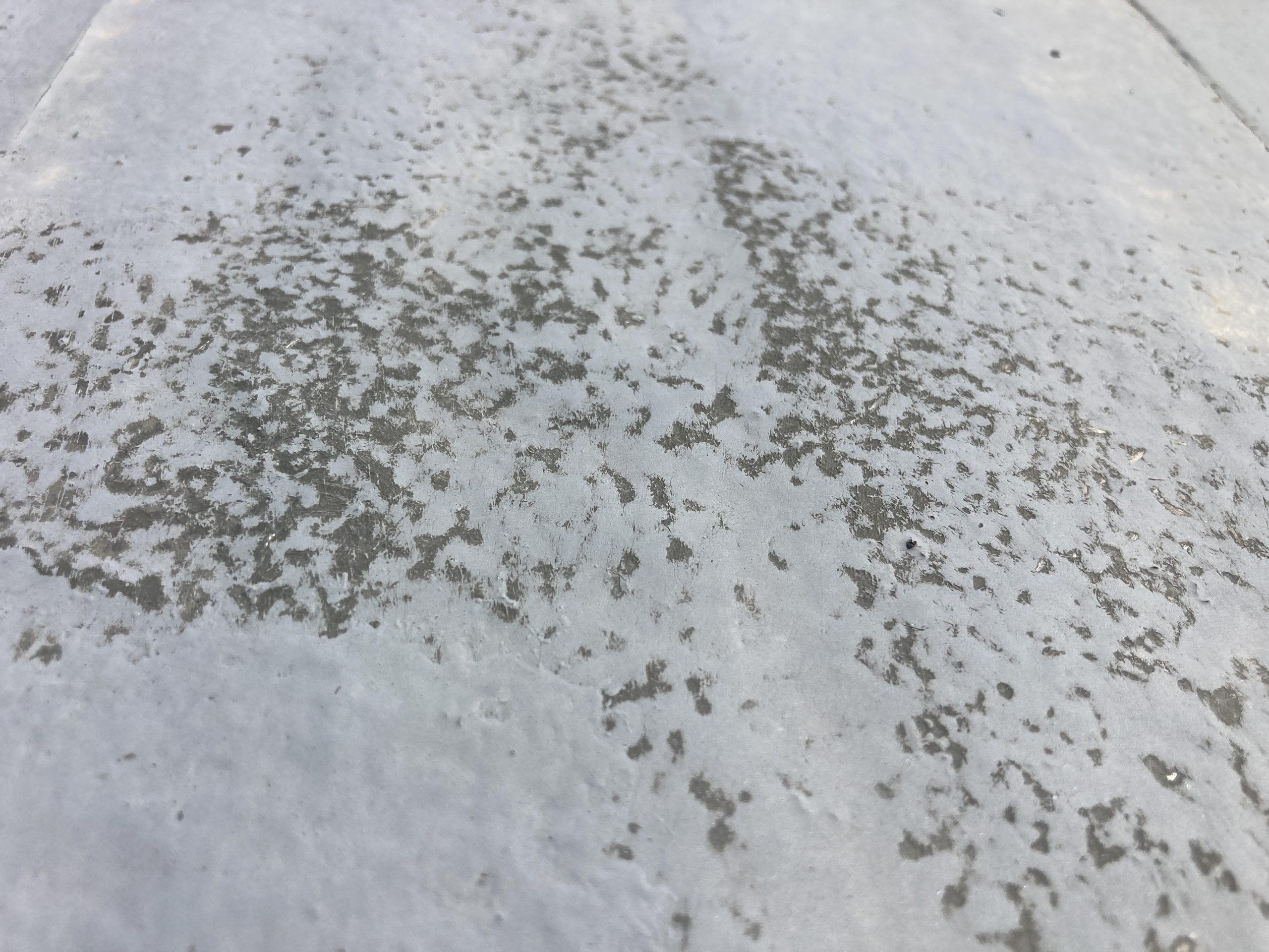 防水の劣化　点検中　FRP防水