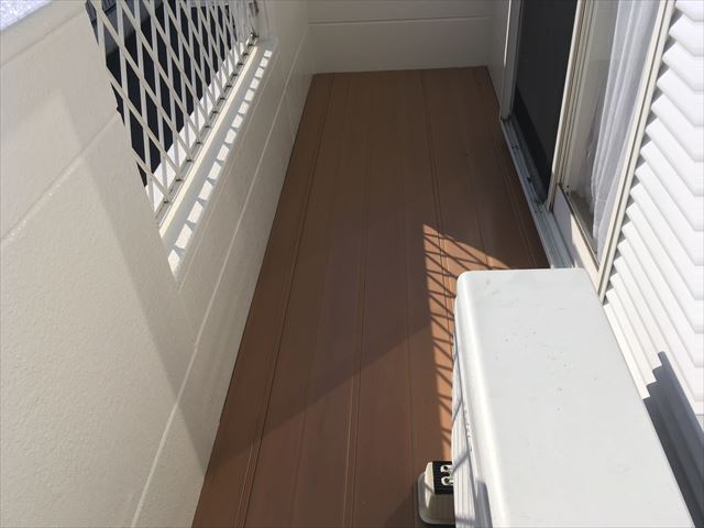 ベランダ　床デッキ材