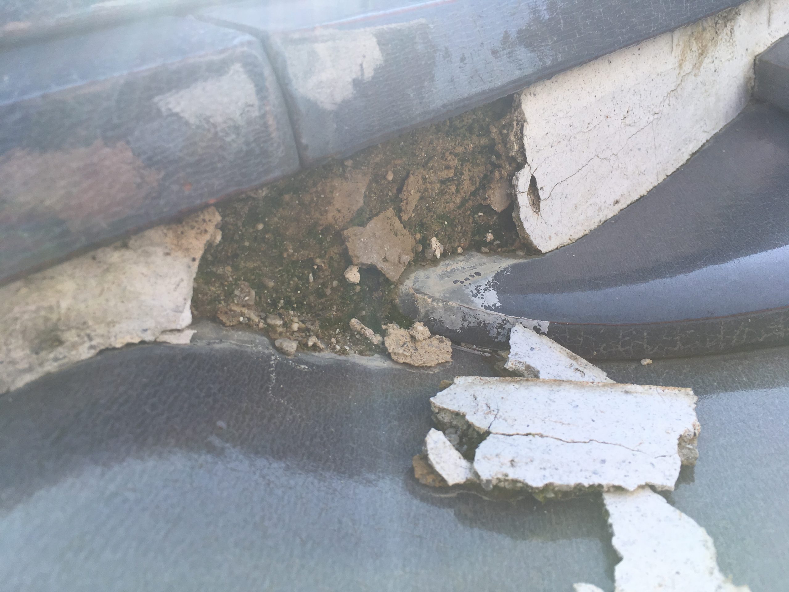 漆喰の劣化　少し染みておりました