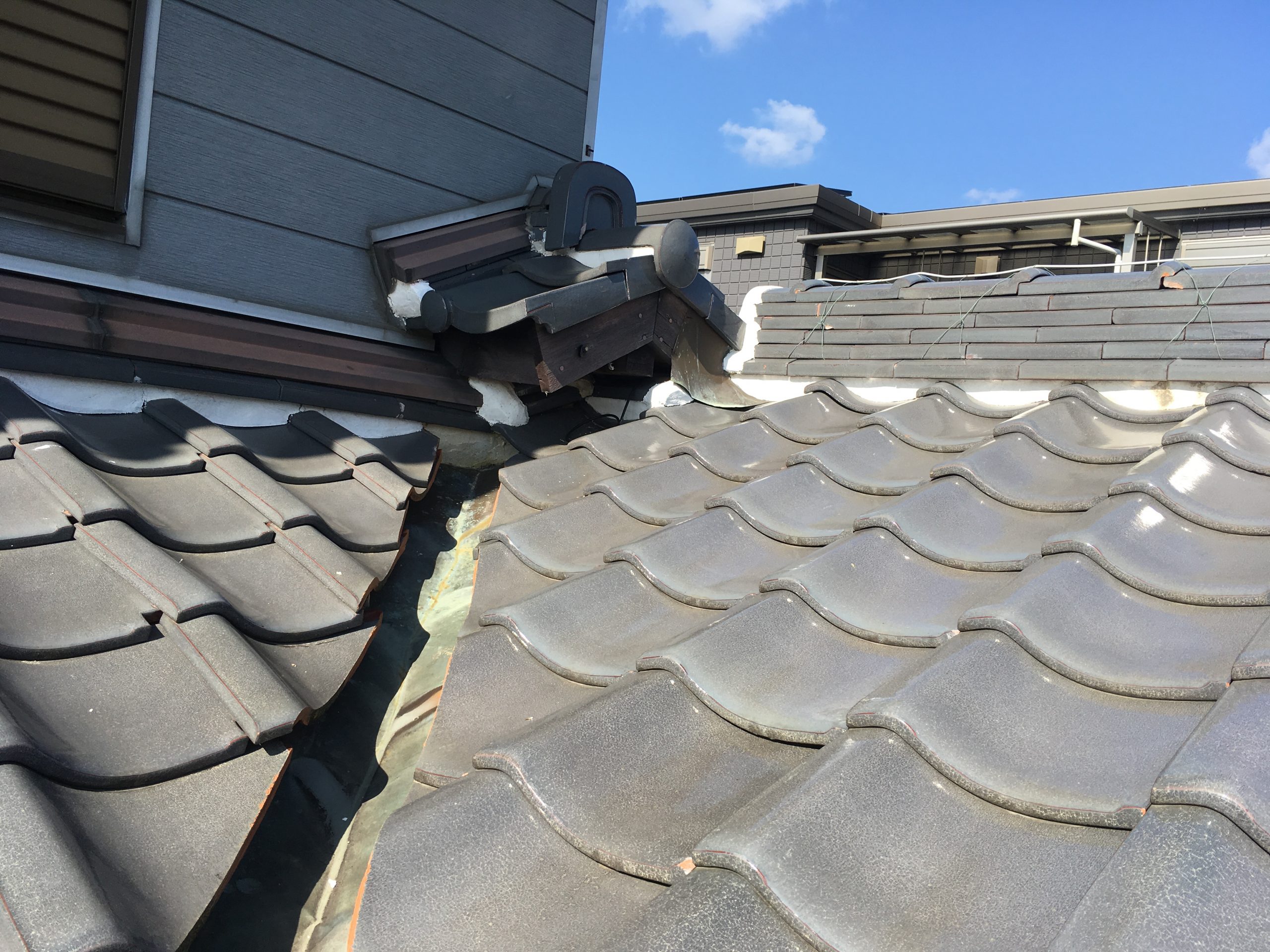 谷板金の劣化があります　雨漏りのしやすい箇所