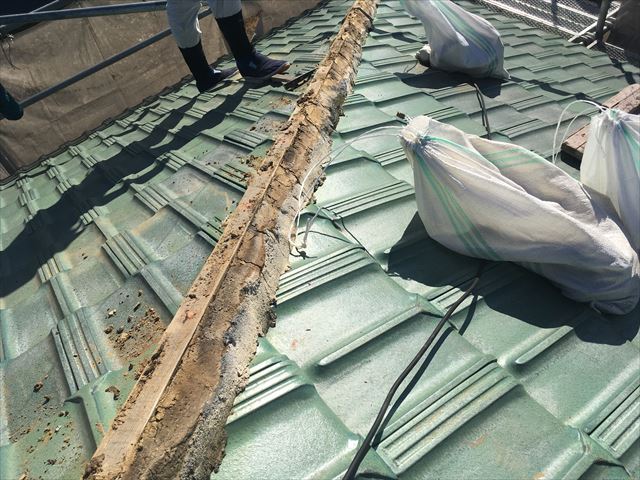 屋根漆喰工事　棟取り直し工事