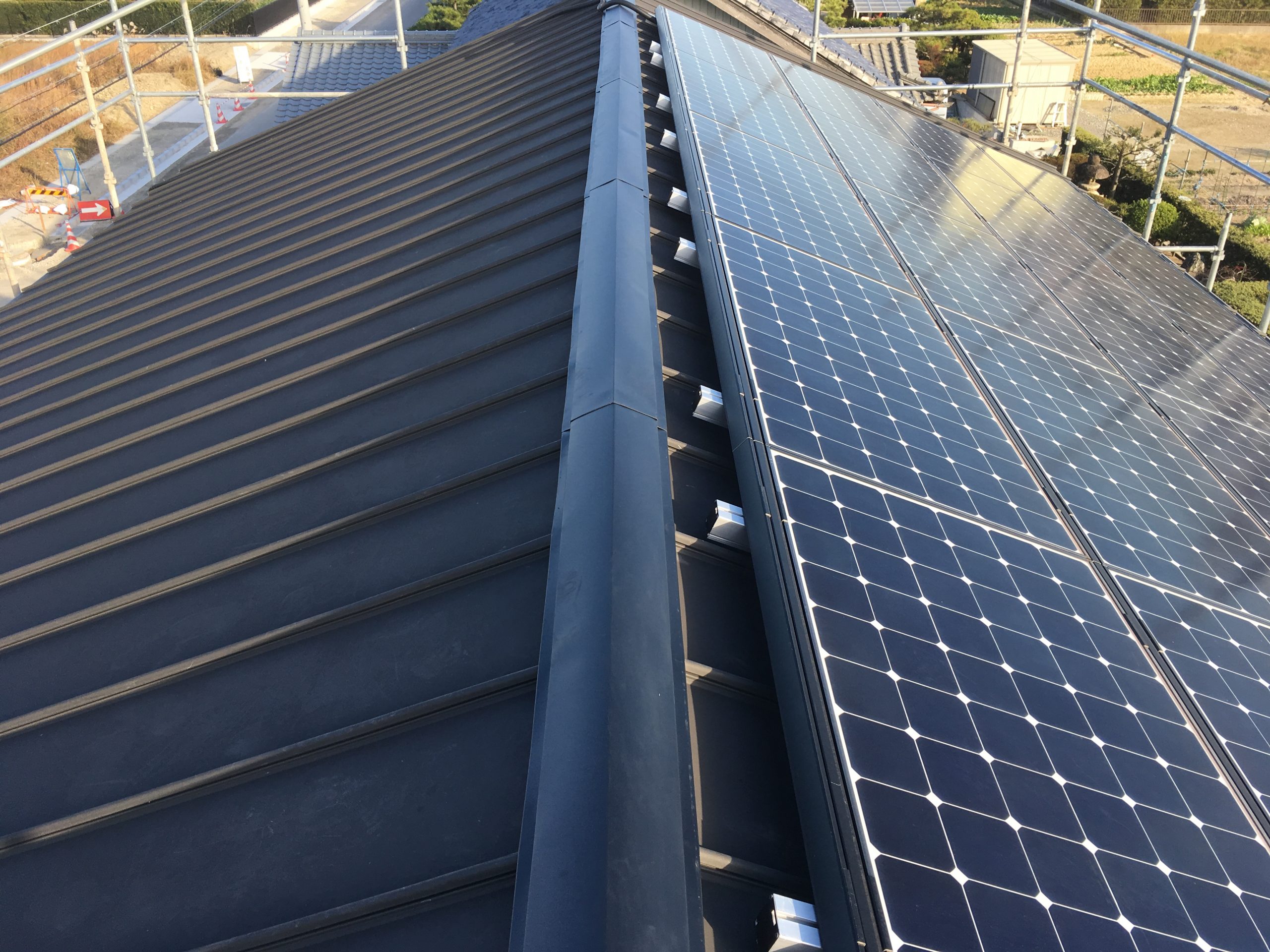 台風被害　棟板金修理