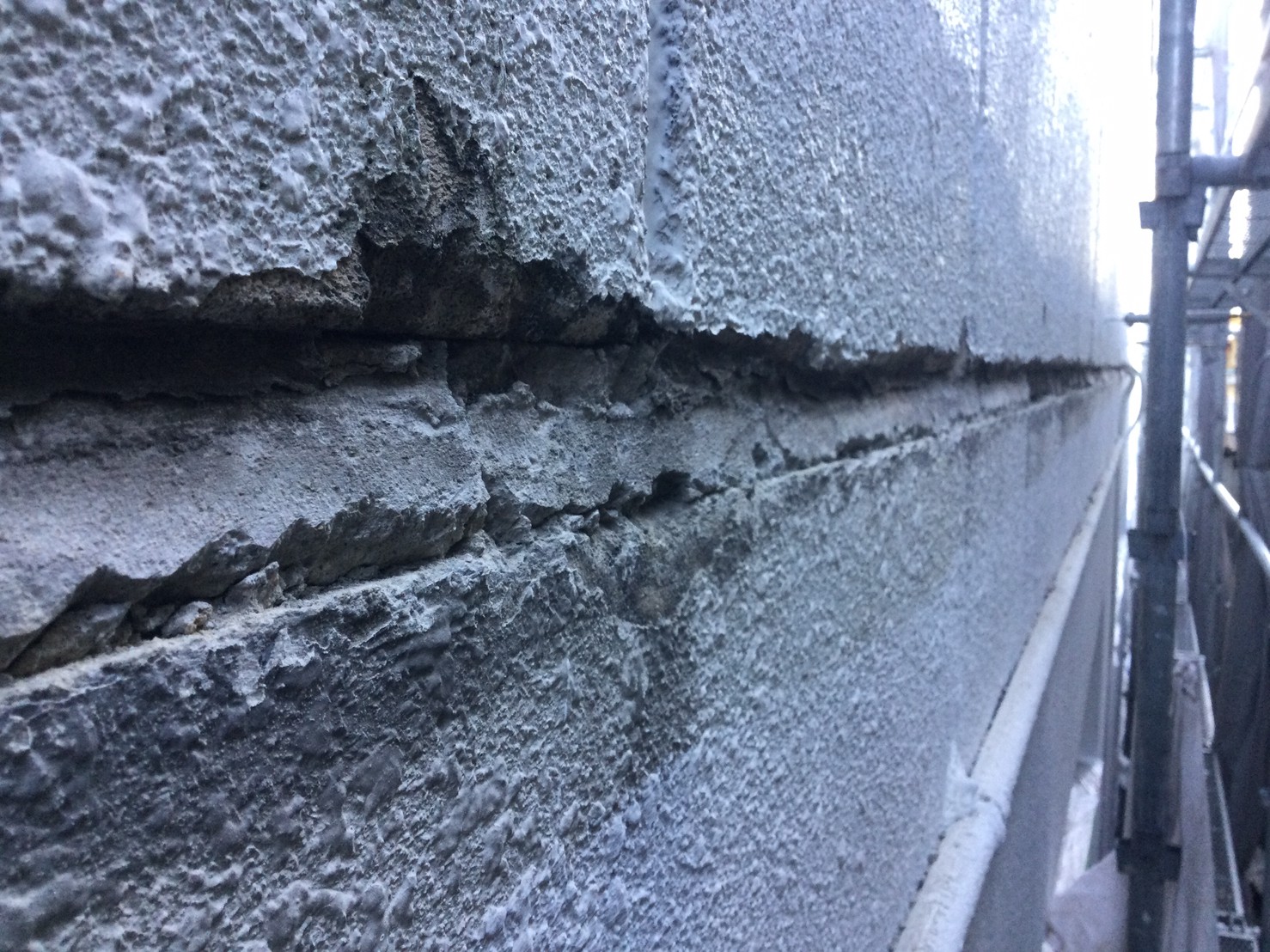 施工前の状態大きなクラック