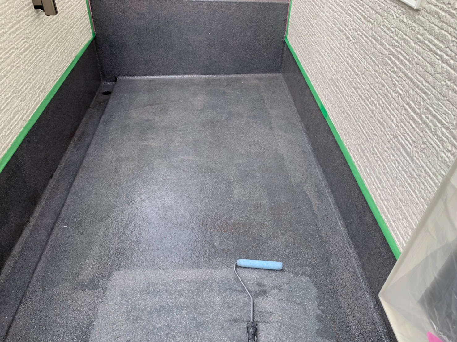 FRP防水　プライマー塗布