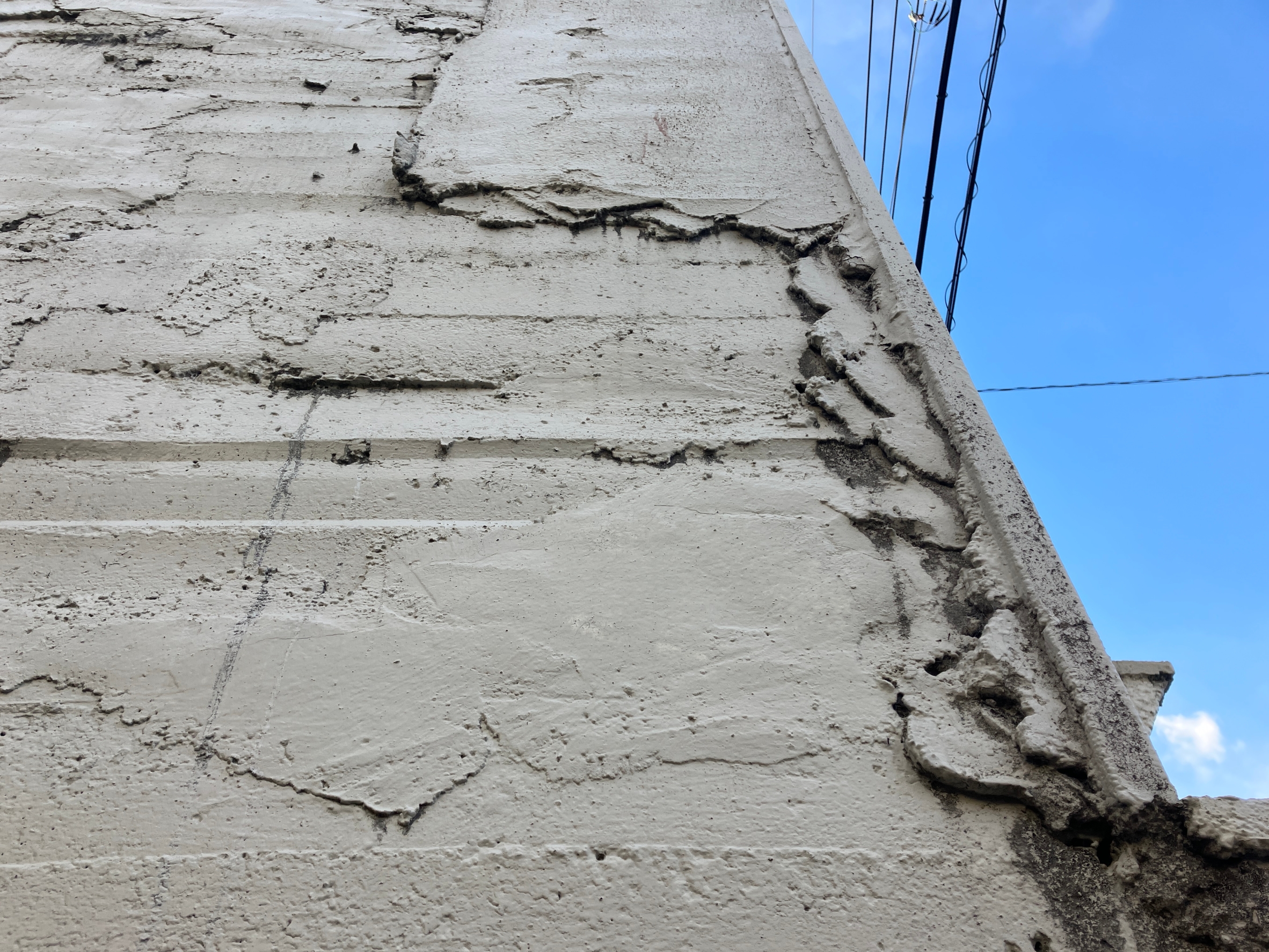 モルタル部分・ひび割れ