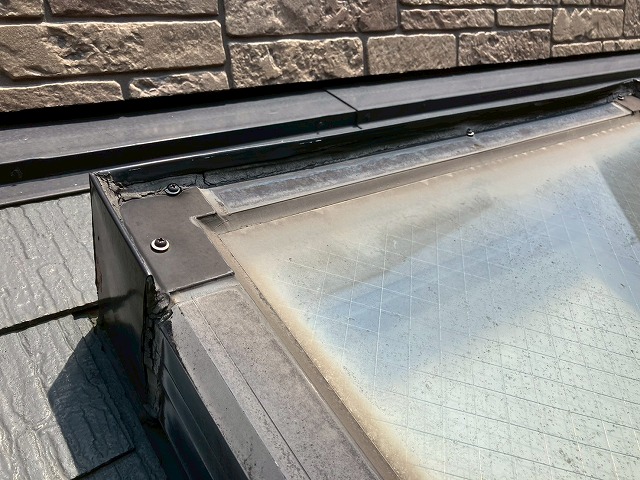 ガラス部のコーキング