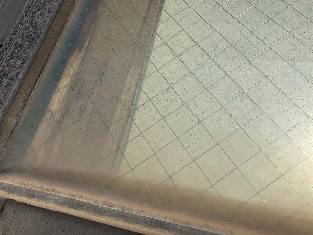 ガラス部のコーキングが疑わしい