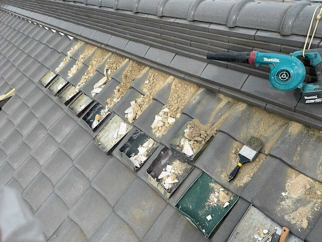 撤去中の漆喰・別角度