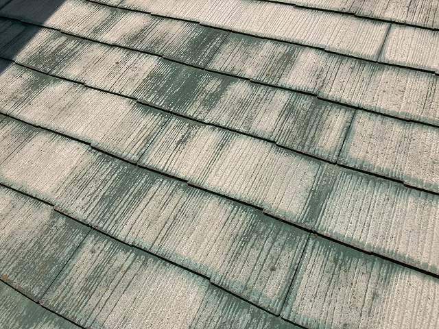 汚れが付着したカラーベスト