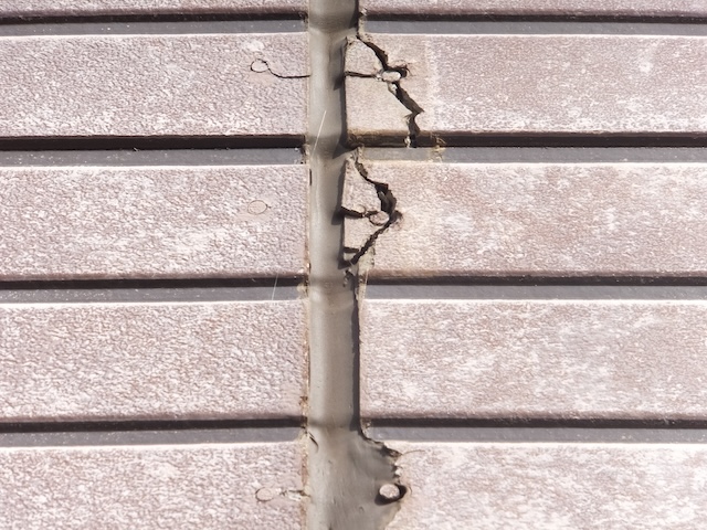 サイディングのひび割れ
