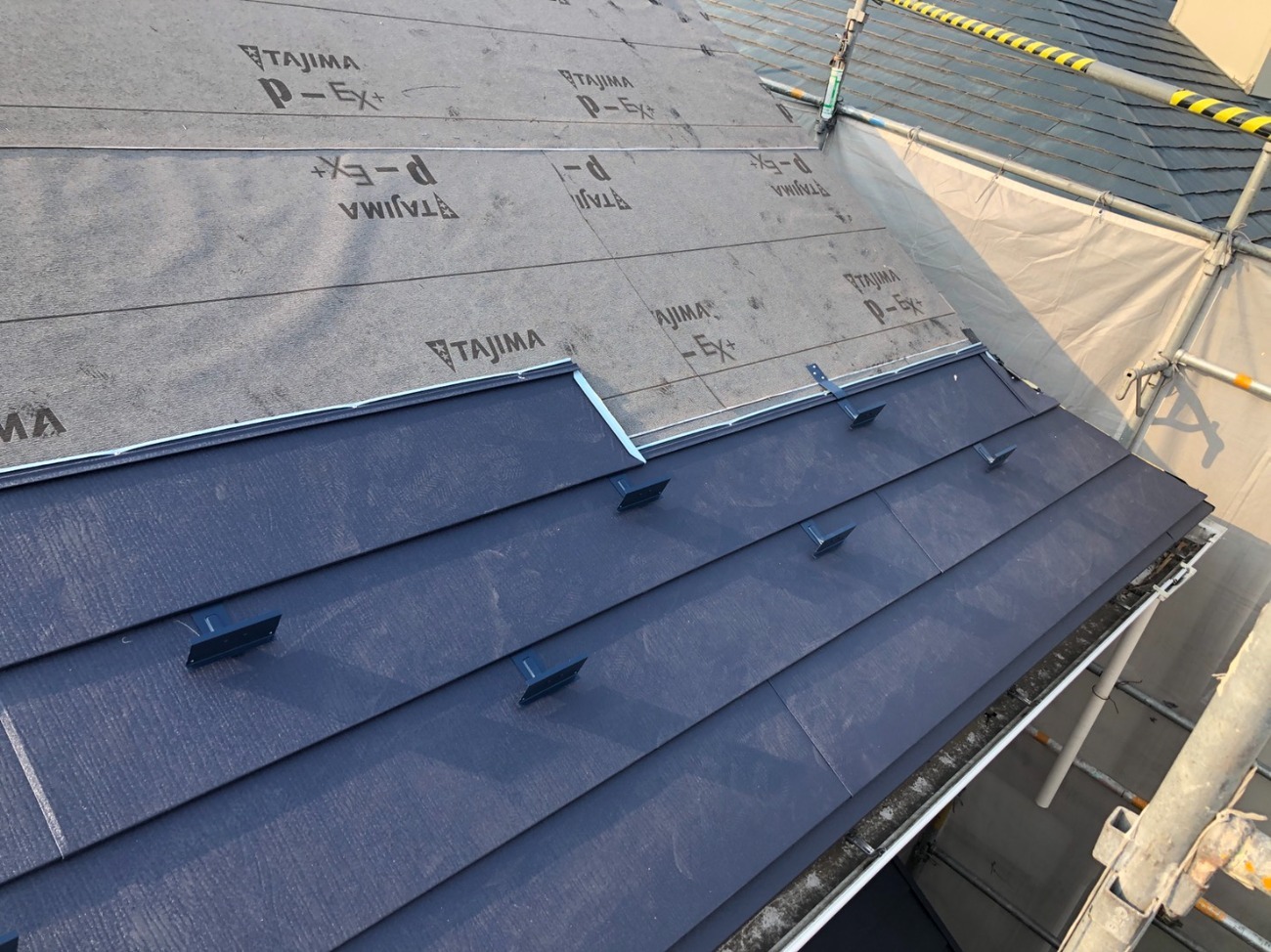 ガルテクト葺き途中