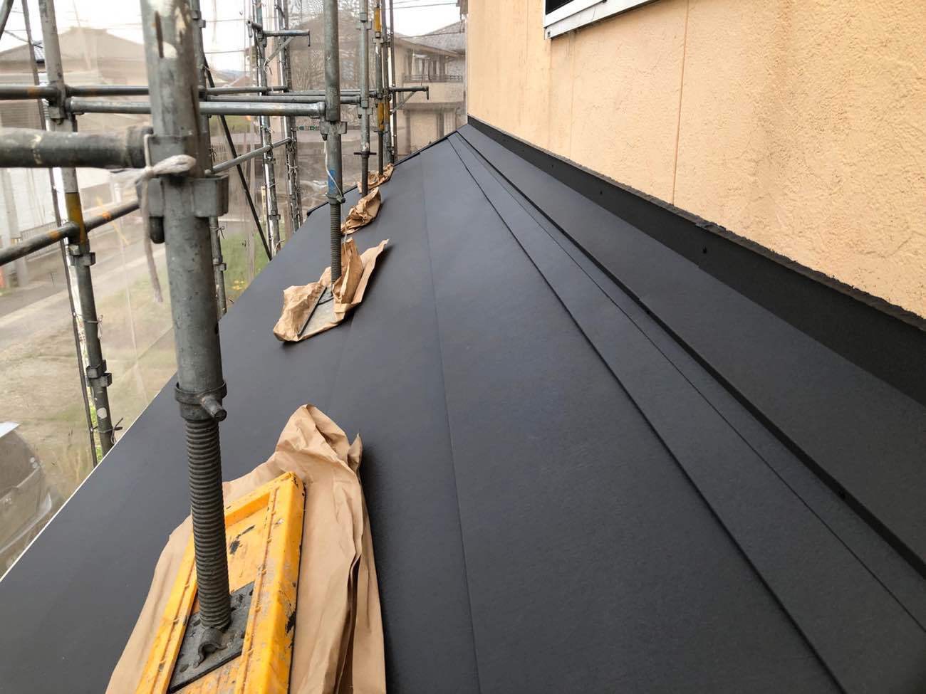 下屋根はこのような仕上がりになります