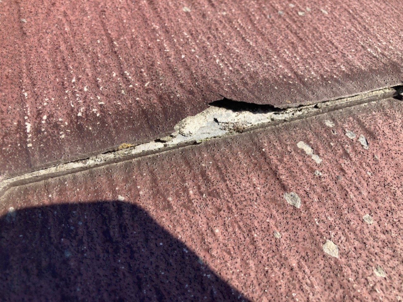 表面の塗膜が剥離していますね