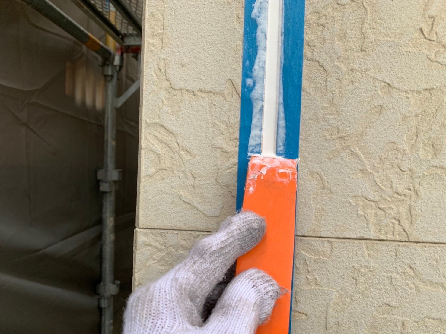 小手などで上からおさえていきます