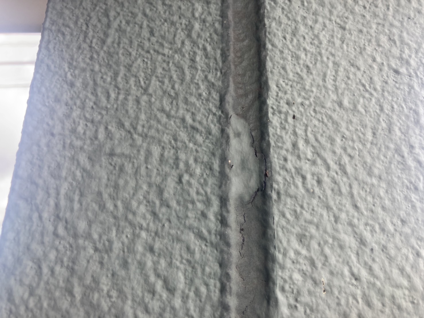 外壁点検　目地　塗膜の剥離
