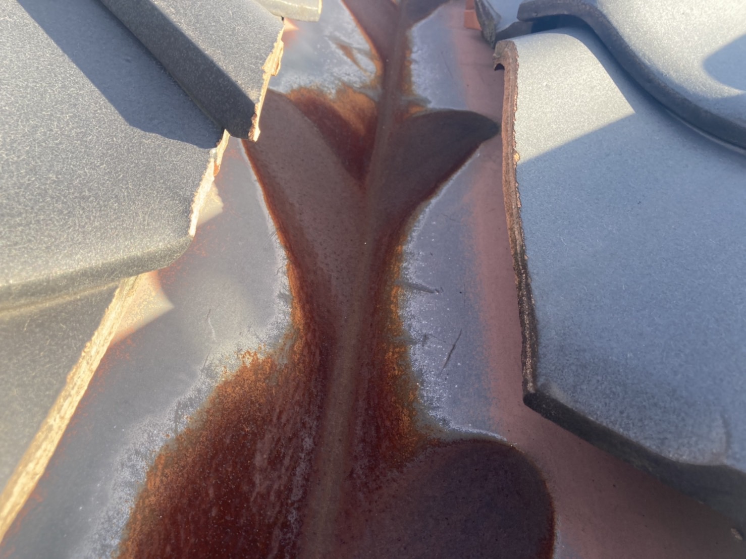 瓦屋根点検　谷板金