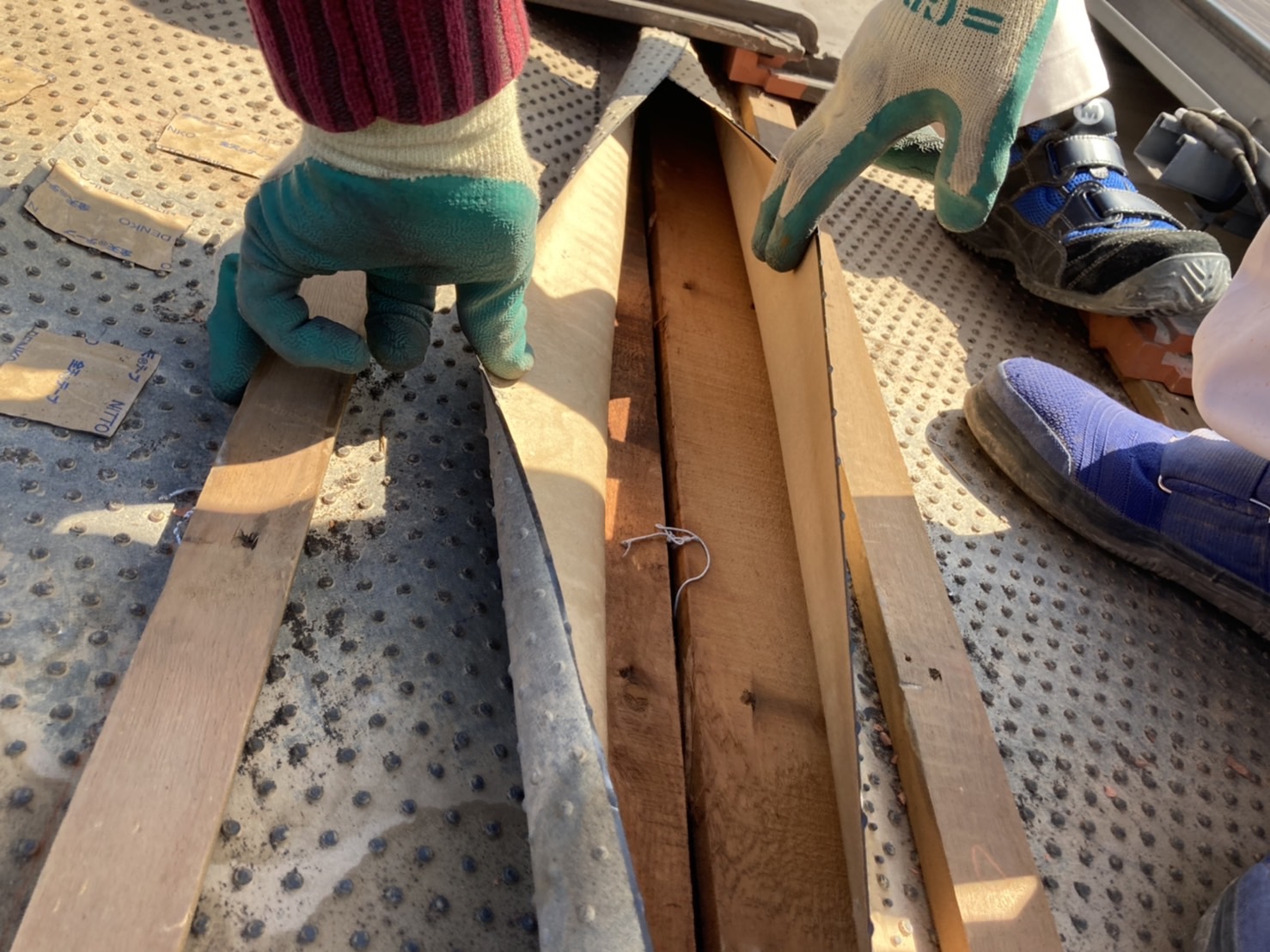 雨漏り箇所確認中