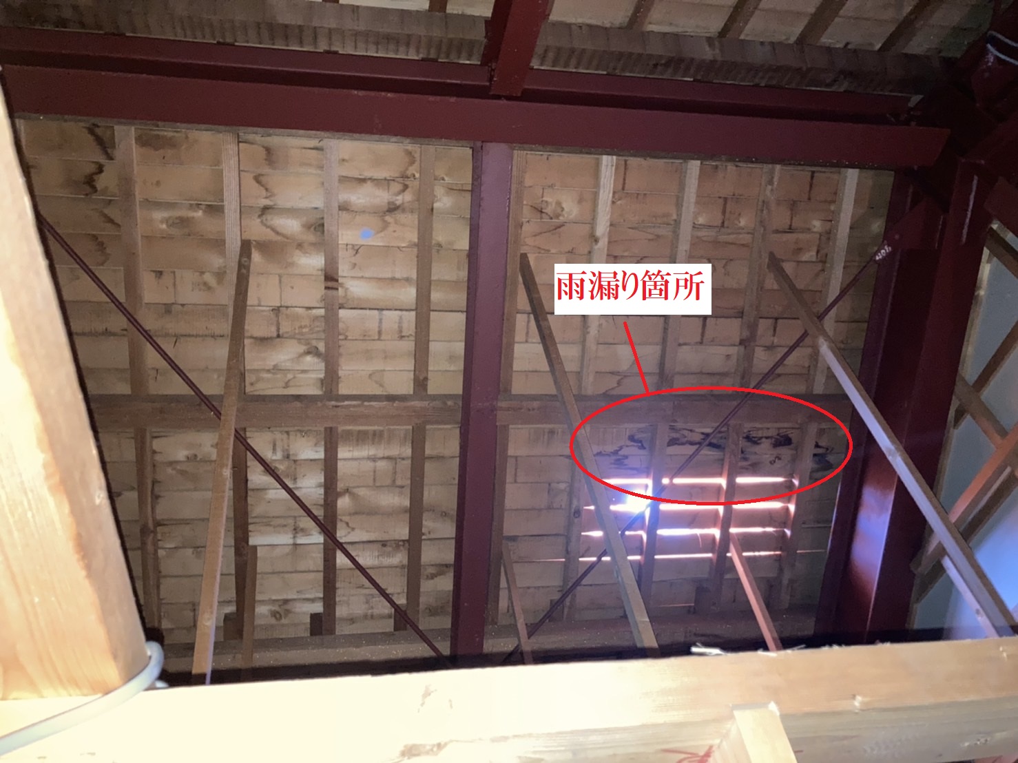 雨漏り箇所確認中