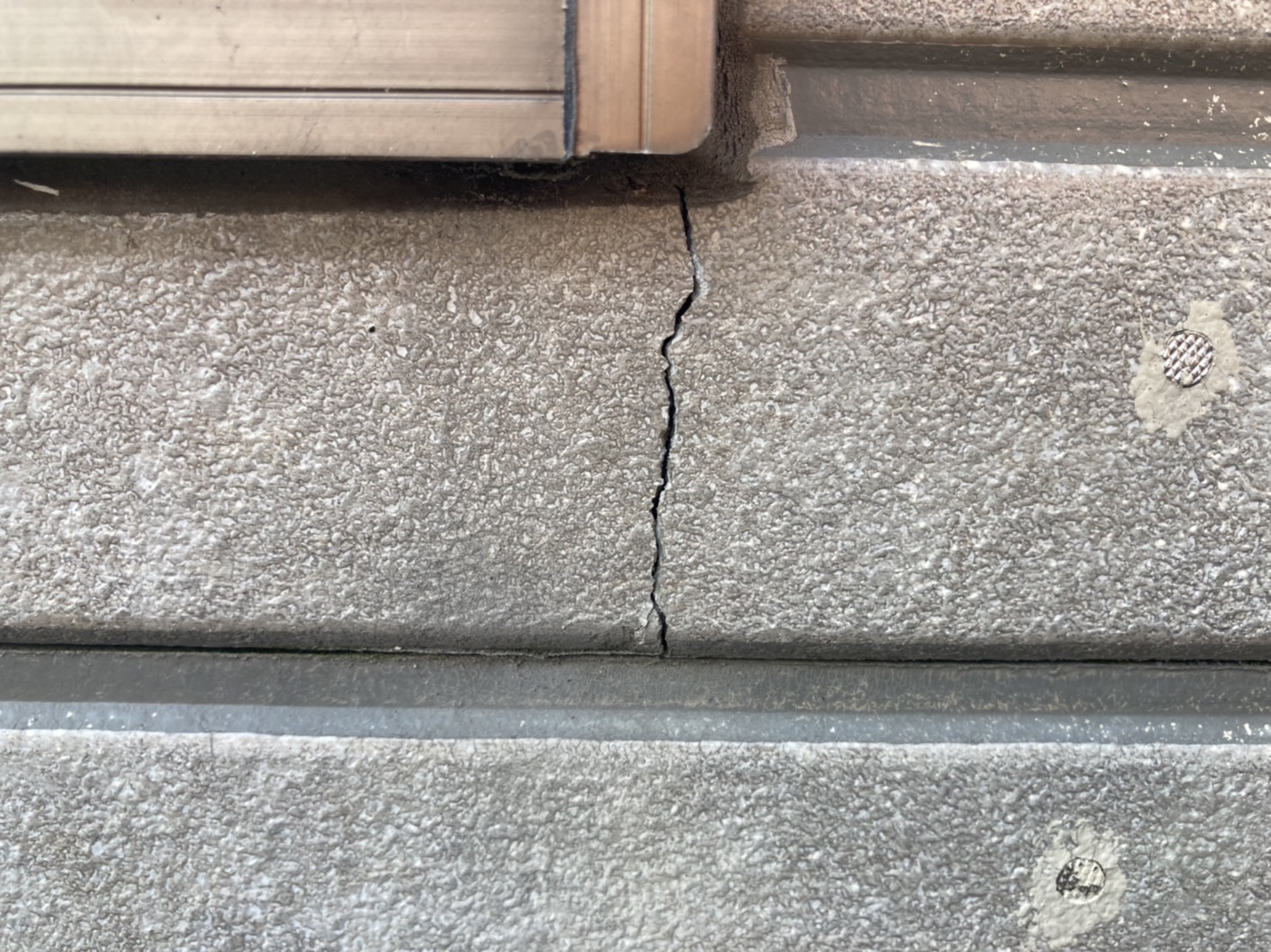 外壁にクラック