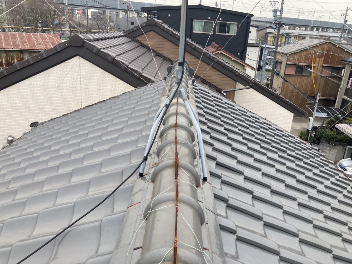 棟瓦にズレ等はありませんでした。