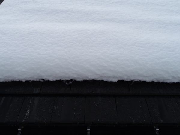 軒先の雪の状態