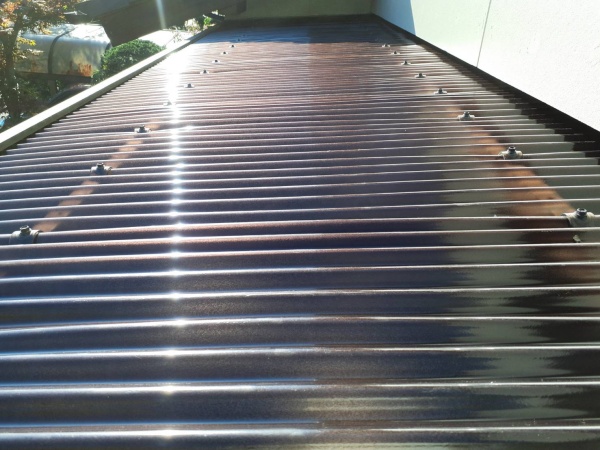 波板交換工事の様子