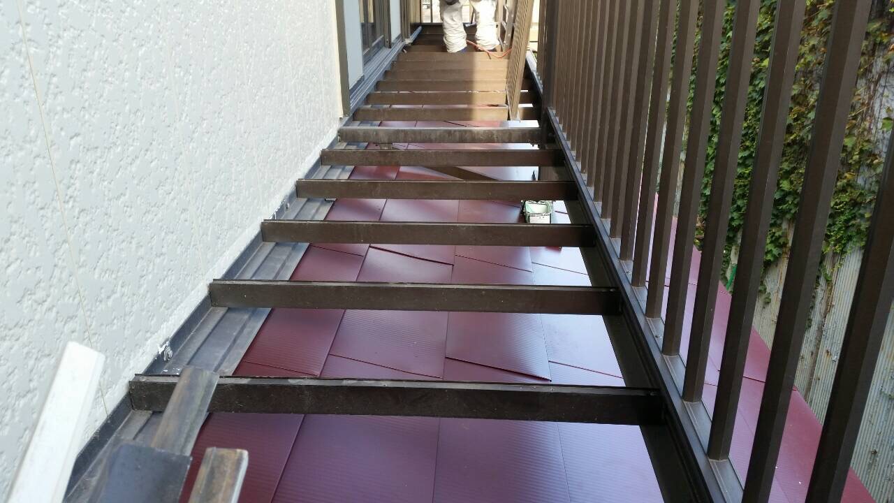 屋根カバー工事　ベランダ下