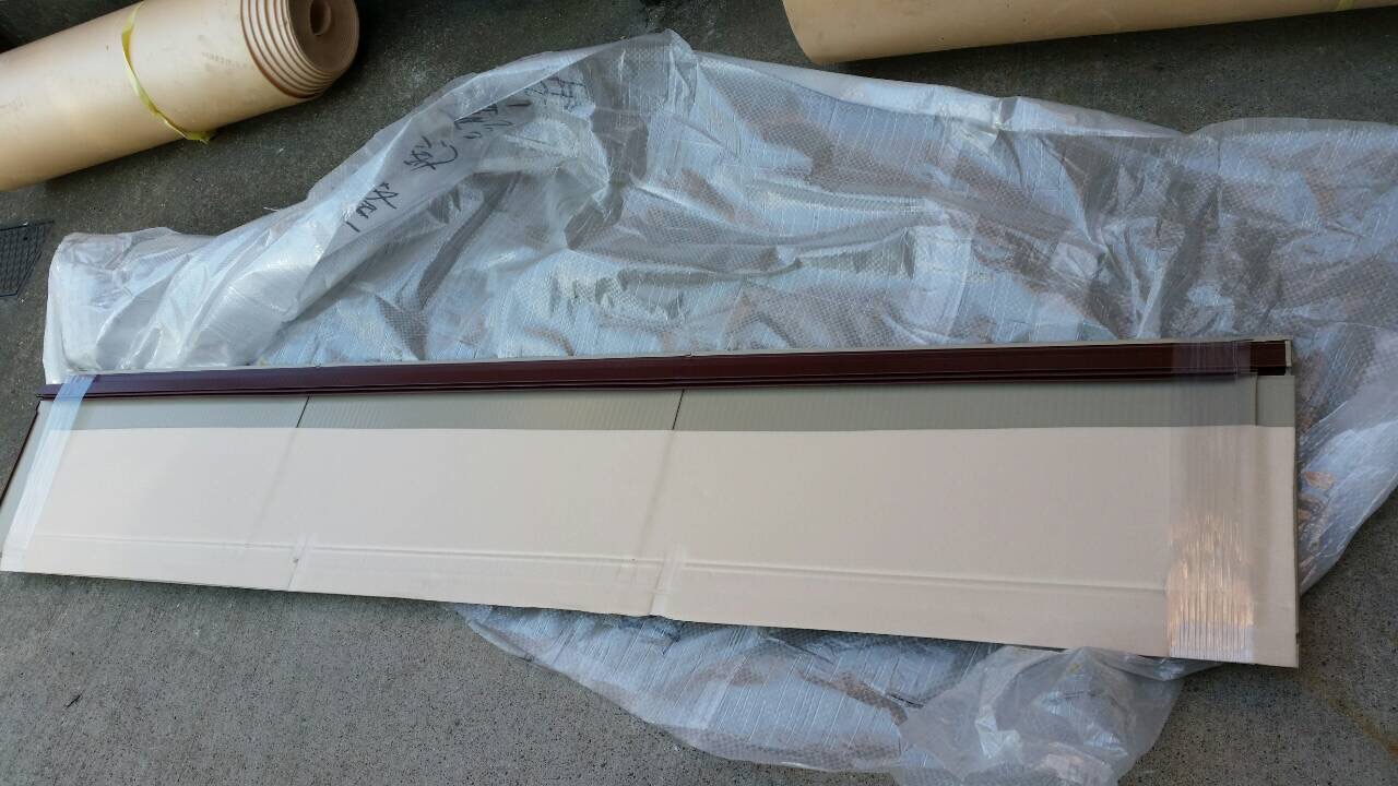 カバー工法工事　使用屋根材