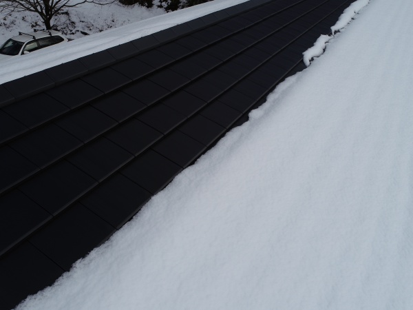 雪が落ちてきています