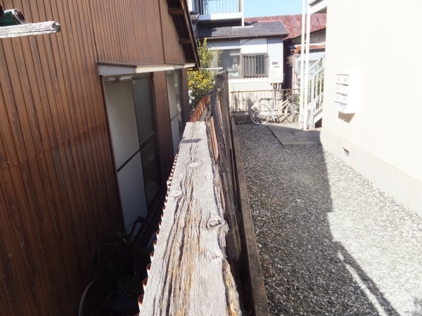 劣化しています　外塀