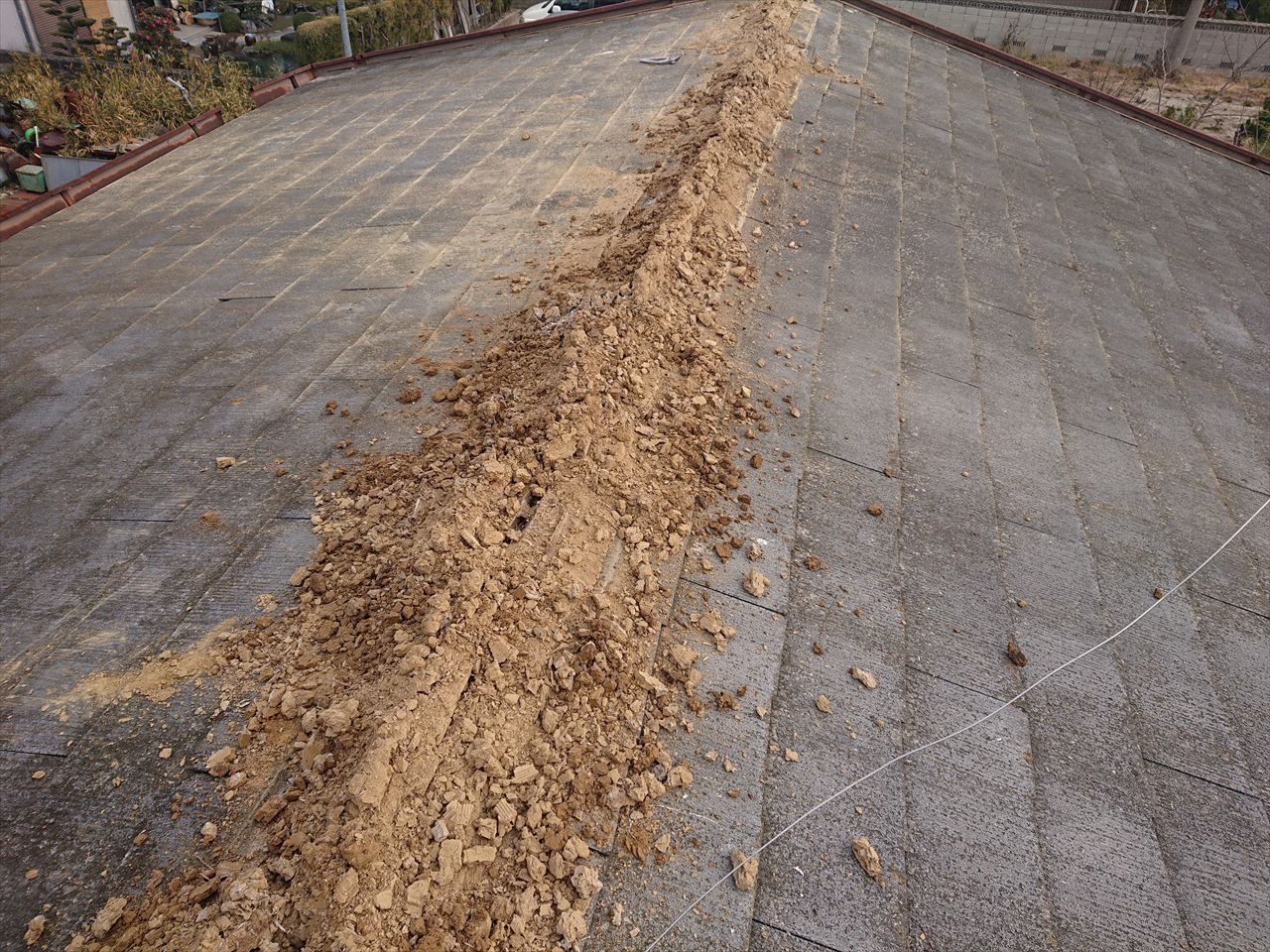 棟板金取付工事　施工中　既存棟解体