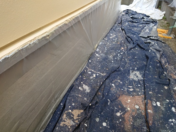 清須市で外壁塗装工事　養生の様子