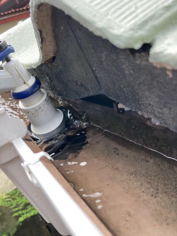 水がだんだんと溢れてきました