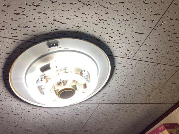 雨漏り箇所　雨染みがあります