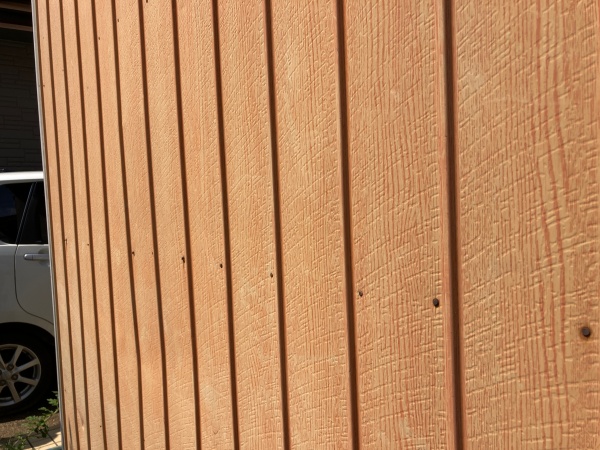 トタンの釘浮き