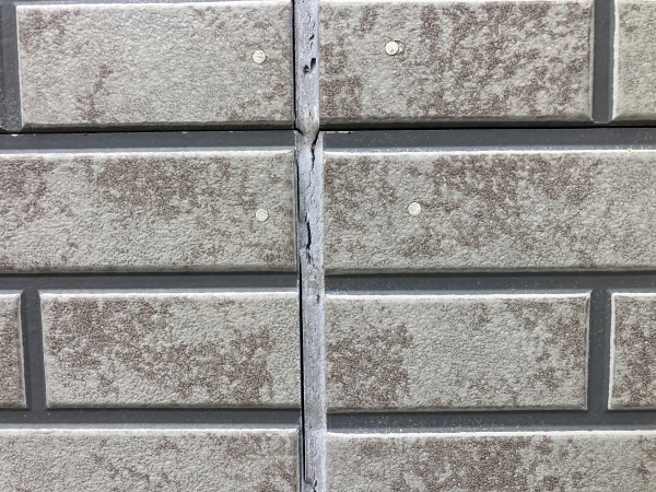 外壁塗装工事　目地の劣化　シーリング