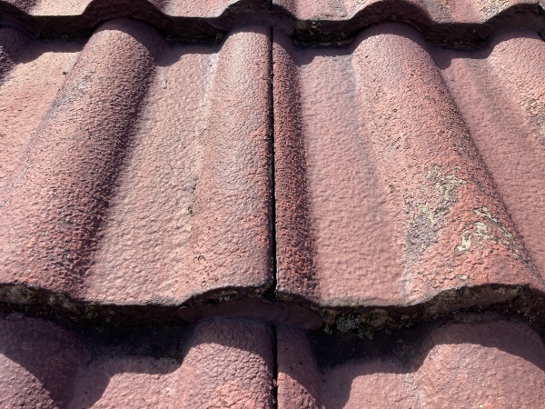 モニエル瓦の劣化状態　退色の進行　瀬戸市