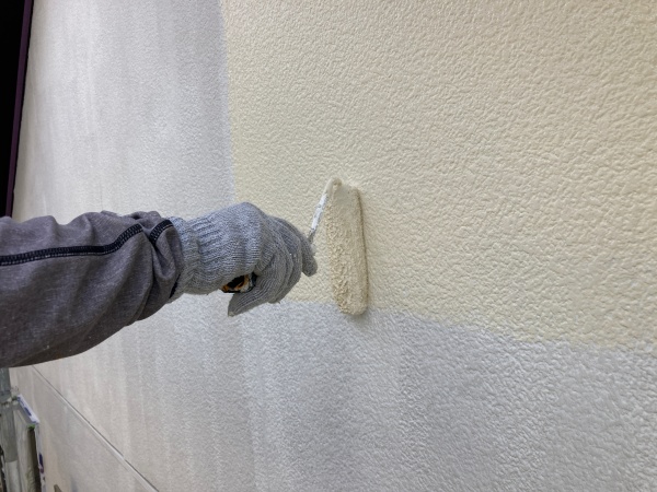 外壁塗装工事　外壁塗装工事中